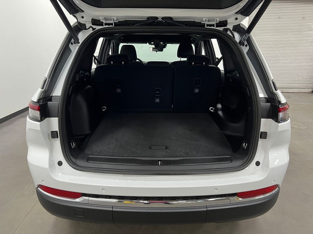 2025 Jeep Grand Cherokee GRAND CHEROKEE LAREDO 4X2