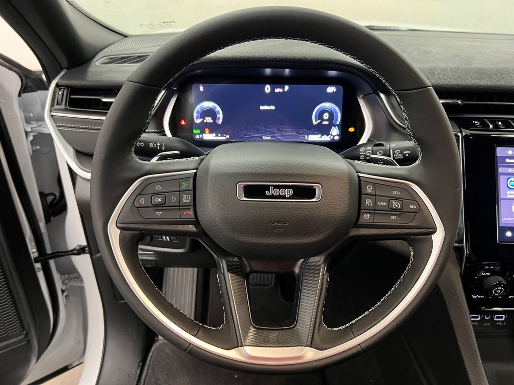 2025 Jeep Grand Cherokee GRAND CHEROKEE LAREDO 4X2