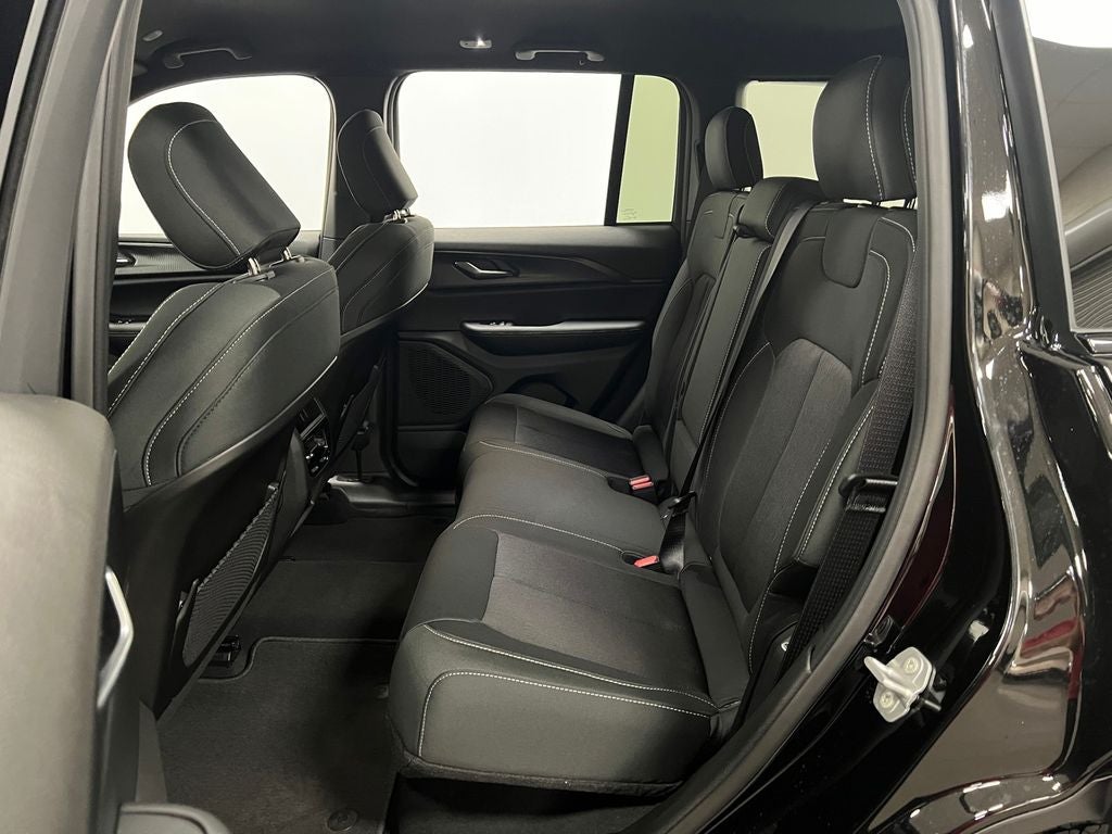 2025 Jeep Grand Cherokee GRAND CHEROKEE LAREDO 4X2