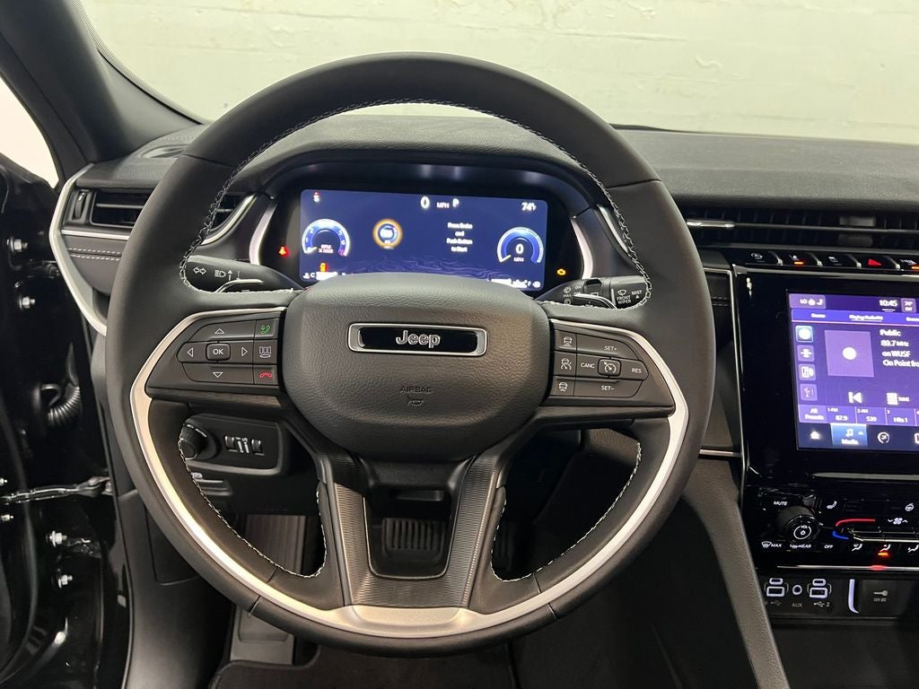 2025 Jeep Grand Cherokee GRAND CHEROKEE LAREDO 4X2