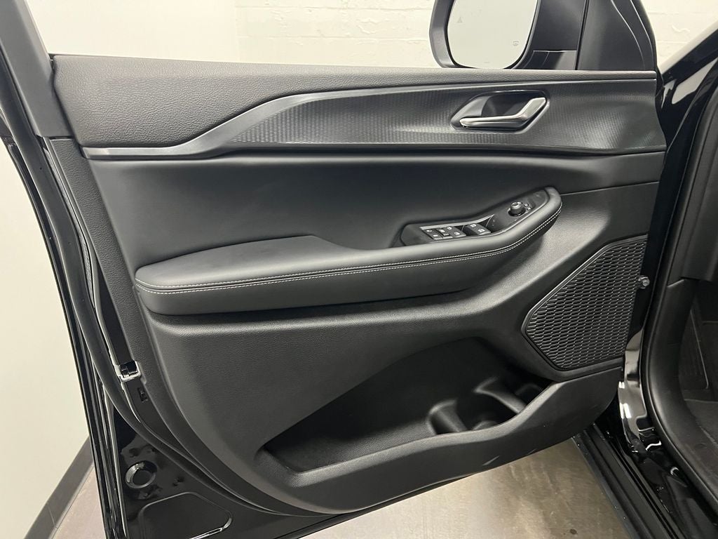 2025 Jeep Grand Cherokee GRAND CHEROKEE LAREDO 4X2