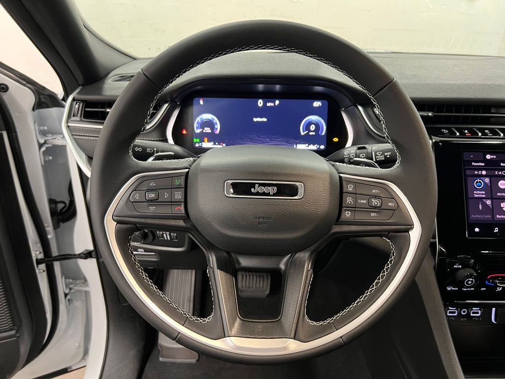 2025 Jeep Grand Cherokee GRAND CHEROKEE LAREDO 4X2