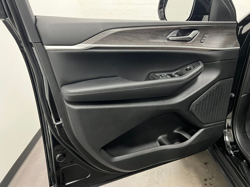 2025 Jeep Grand Cherokee GRAND CHEROKEE L LIMITED 4X2